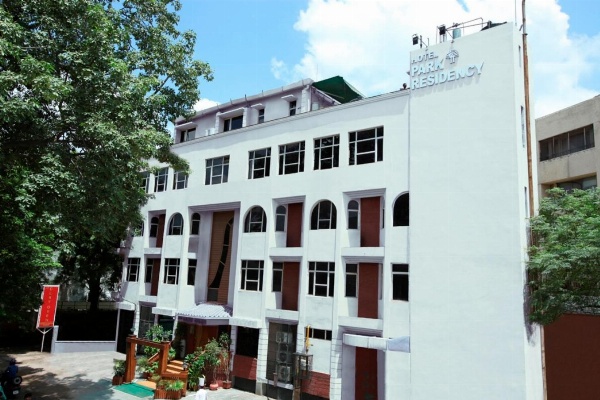 Hotel Park Residency image 1